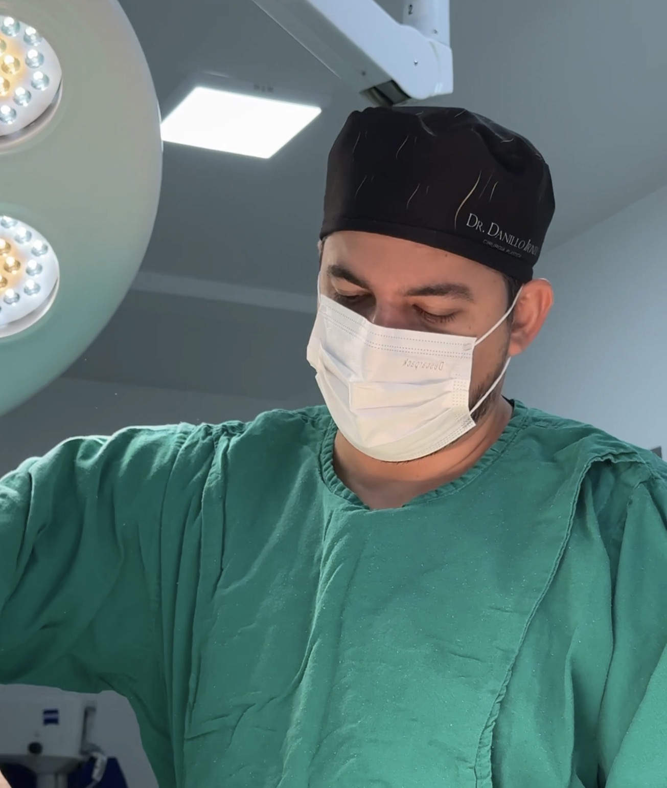 Dr. Danillo Irineu palestrante em congresso