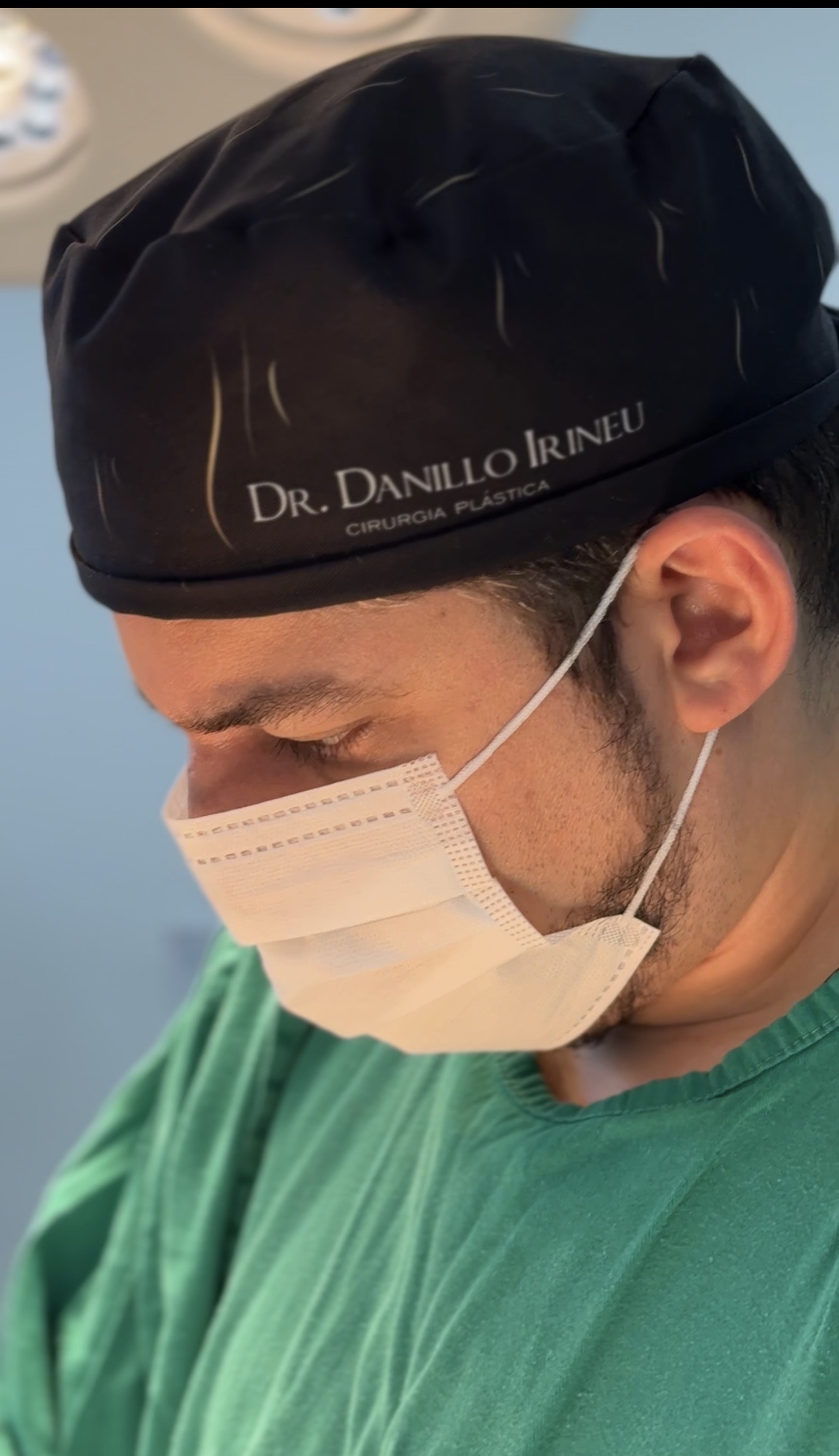 Dr. Danillo Irineu sala de cirurgia